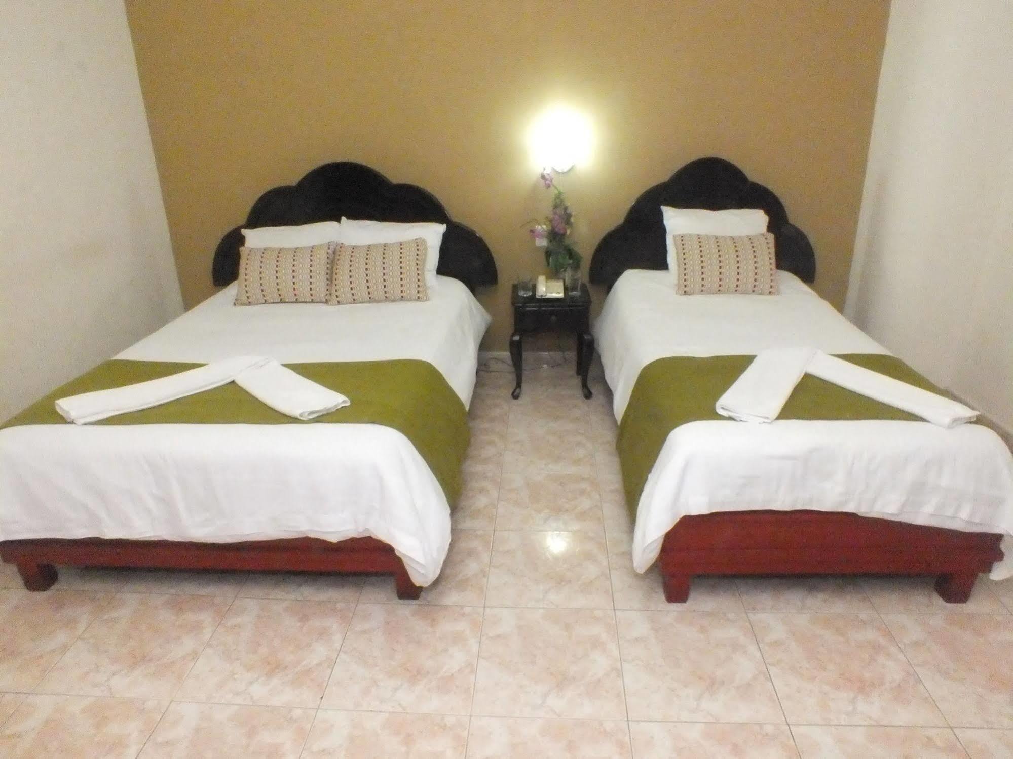 Hotel Puerta Del Sol Давид Екстериор снимка